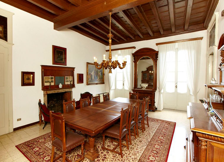 italian-antique-furniture-renaissance-dining-room-MAQ58-1