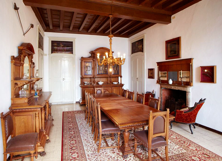 italian-antique-furniture-renaissance-dining-room-MAQ58-2